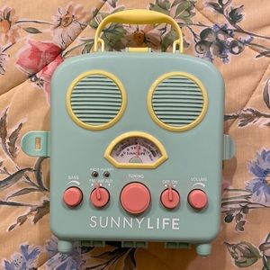 SunnyLife Water Sunnylife Splashproof AM/FM Radio/MP3 Player